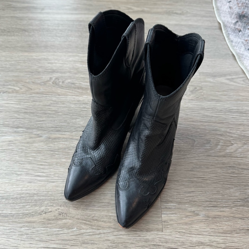Tezza x ALDO collab cowboy ankle boot - Picture 2 of 9